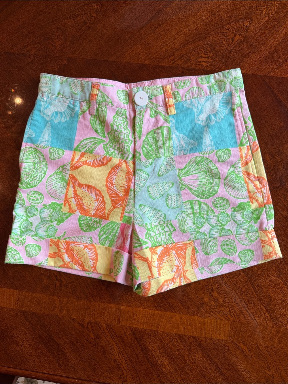 Lilly Pulitzer kids size large cuffed shell print shorts adorable! Vintage